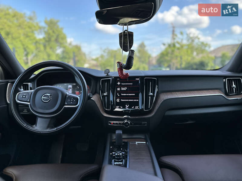 Позашляховик / Кросовер Volvo XC60 2021 в Дніпрі