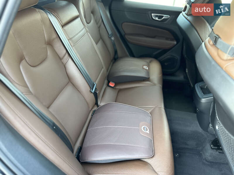 Позашляховик / Кросовер Volvo XC60 2021 в Дніпрі
