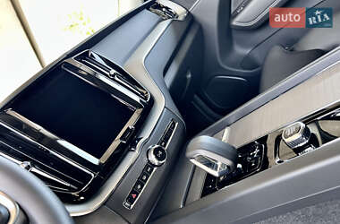 Внедорожник / Кроссовер Volvo XC60 2023 в 