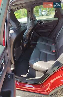 Внедорожник / Кроссовер Volvo XC60 2021 в 