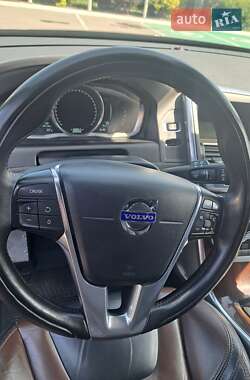 Внедорожник / Кроссовер Volvo XC60 2013 в 