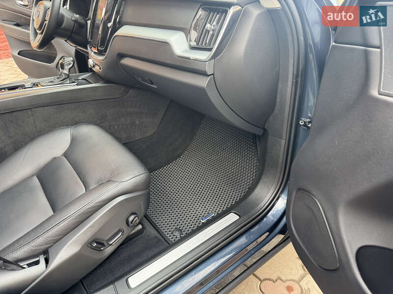 Внедорожник / Кроссовер Volvo XC60 2017 в Ровно