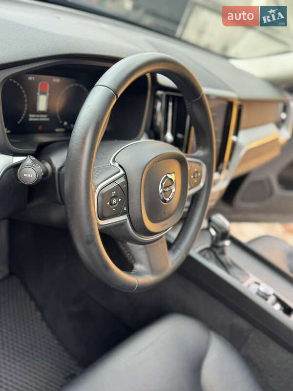 Внедорожник / Кроссовер Volvo XC60 2017 в Ровно