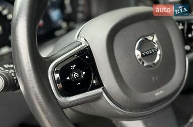 Внедорожник / Кроссовер Volvo XC60 2018 в 