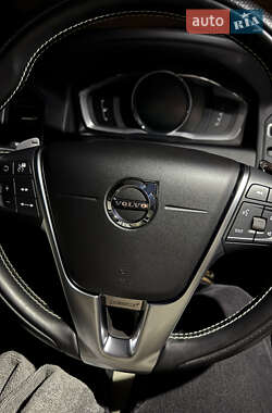 Внедорожник / Кроссовер Volvo XC60 2014 в 