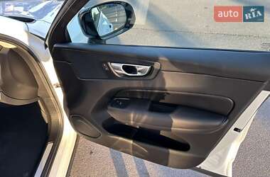 Внедорожник / Кроссовер Volvo XC60 2024 в 