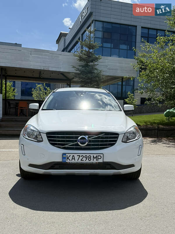 Внедорожник / Кроссовер Volvo XC60 2015 в 