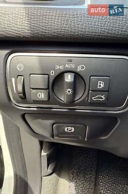 Внедорожник / Кроссовер Volvo XC60 2015 в 