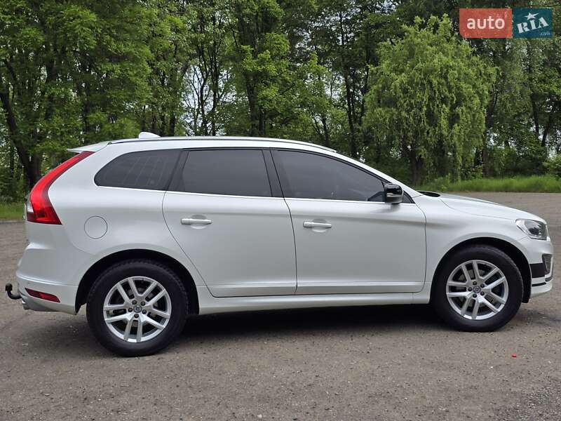 Внедорожник / Кроссовер Volvo XC60 2017 в Калуше