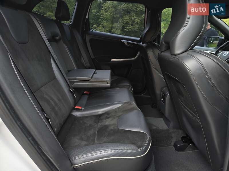 Внедорожник / Кроссовер Volvo XC60 2017 в Калуше