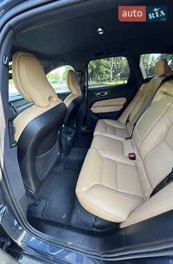 Внедорожник / Кроссовер Volvo XC60 2022 в 