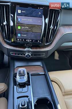 Внедорожник / Кроссовер Volvo XC60 2022 в 