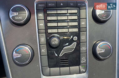 Внедорожник / Кроссовер Volvo XC60 2012 в 