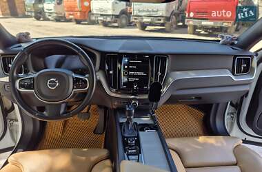 Внедорожник / Кроссовер Volvo XC60 2017 в 