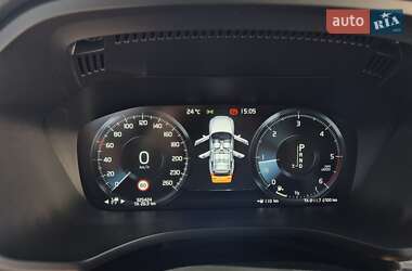 Внедорожник / Кроссовер Volvo XC60 2017 в 