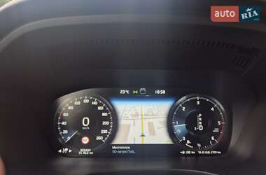 Внедорожник / Кроссовер Volvo XC60 2017 в 