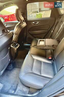Внедорожник / Кроссовер Volvo XC60 2021 в 