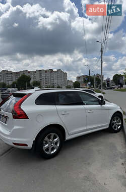 Внедорожник / Кроссовер Volvo XC60 2015 в 