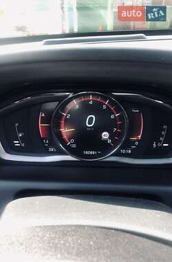 Внедорожник / Кроссовер Volvo XC60 2015 в 