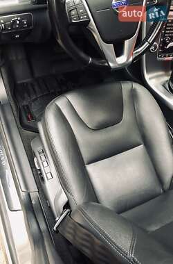 Внедорожник / Кроссовер Volvo XC60 2015 в 
