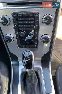 Внедорожник / Кроссовер Volvo XC60 2014 в 
