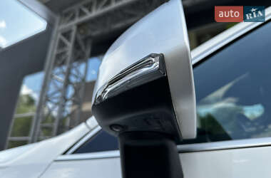Внедорожник / Кроссовер Volvo XC60 2019 в 
