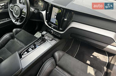 Внедорожник / Кроссовер Volvo XC60 2019 в 