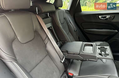 Внедорожник / Кроссовер Volvo XC60 2019 в 
