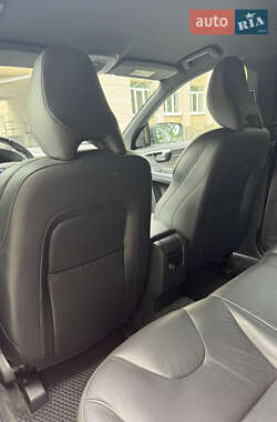 Внедорожник / Кроссовер Volvo XC60 2015 в 