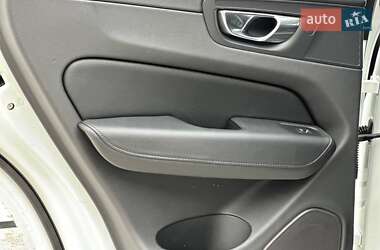 Внедорожник / Кроссовер Volvo XC60 2017 в 