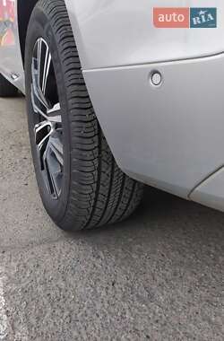Внедорожник / Кроссовер Volvo XC60 2022 в 