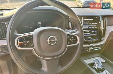 Внедорожник / Кроссовер Volvo XC60 2021 в 