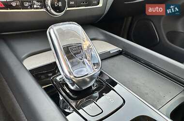 Внедорожник / Кроссовер Volvo XC60 2021 в 
