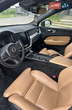 Внедорожник / Кроссовер Volvo XC60 2018 в 