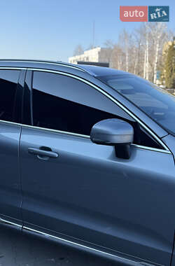 Внедорожник / Кроссовер Volvo XC60 2017 в 