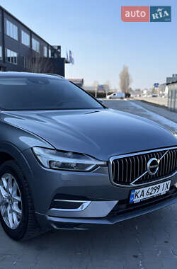 Внедорожник / Кроссовер Volvo XC60 2017 в 