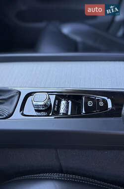 Внедорожник / Кроссовер Volvo XC60 2017 в 