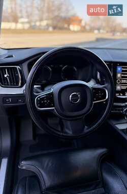 Внедорожник / Кроссовер Volvo XC60 2017 в 