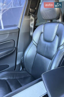 Внедорожник / Кроссовер Volvo XC60 2017 в 