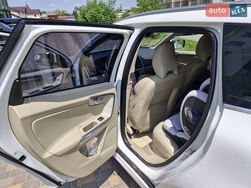 Внедорожник / Кроссовер Volvo XC60 2015 в Калуше