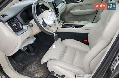 Внедорожник / Кроссовер Volvo XC60 2018 в 