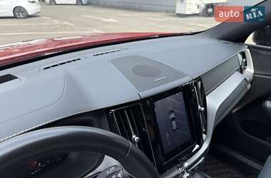 Внедорожник / Кроссовер Volvo XC60 2020 в 