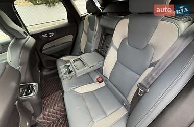 Внедорожник / Кроссовер Volvo XC60 2020 в 