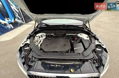 Внедорожник / Кроссовер Volvo XC60 2020 в 
