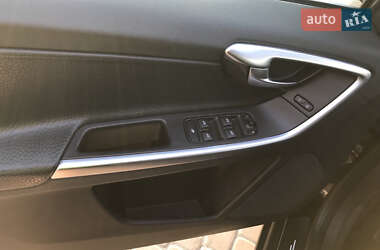 Позашляховик / Кросовер Volvo XC60 2010 в 