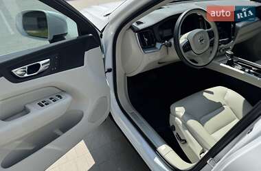 Внедорожник / Кроссовер Volvo XC60 2018 в 