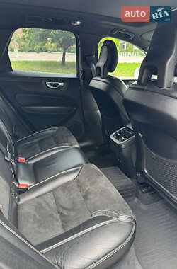 Внедорожник / Кроссовер Volvo XC60 2018 в 