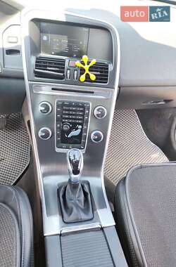Внедорожник / Кроссовер Volvo XC60 2015 в 