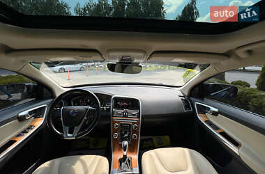 Внедорожник / Кроссовер Volvo XC60 2017 в 