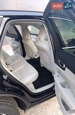 Внедорожник / Кроссовер Volvo XC60 2022 в 